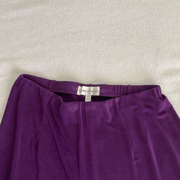 DRAPERS AND DAMEN PURPLE AND BLACK OANT SET WITH A DASH OF GOLD. P/MTop s/p pant - Picture 12 of 12